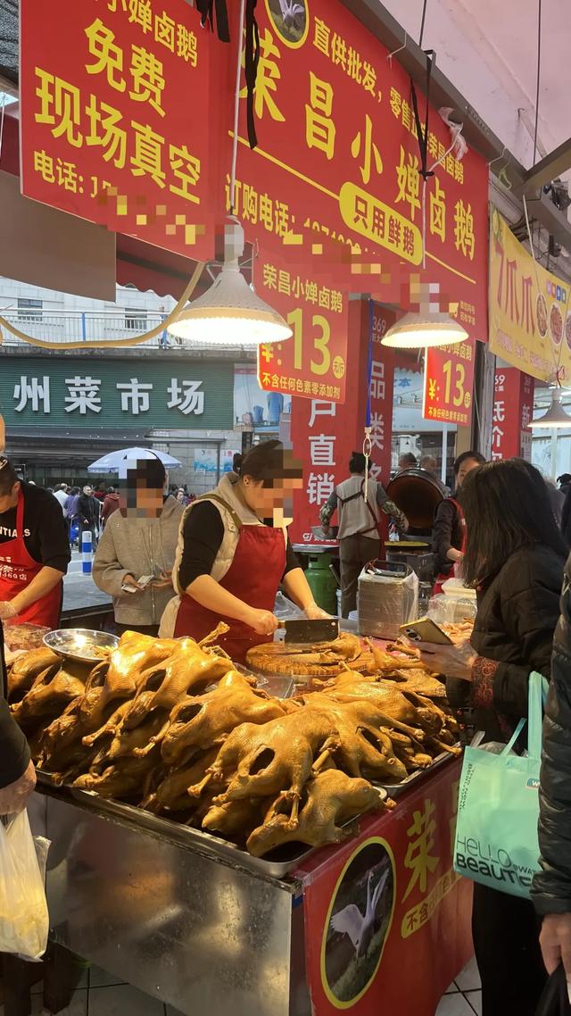 轨道直达的赶场地!地方超大,东西多,买菜这些超方便