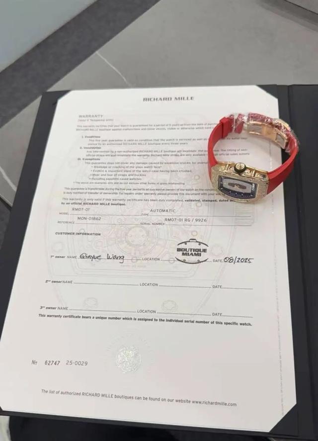 24岁网红博主称从柬埔寨飞北京途中丢失价值350万元物品，悬赏100万元现金寻找，航司和警方介入