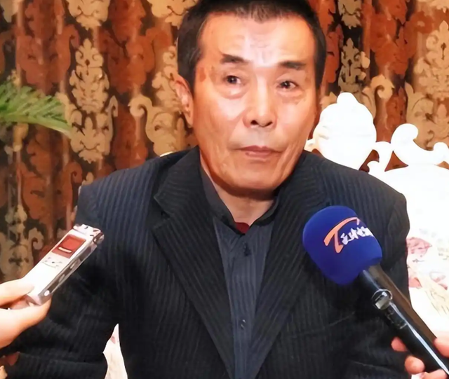 76岁何庆魁晚年失德？亲儿子揭家丑：他嫖不动了，每月1万够花