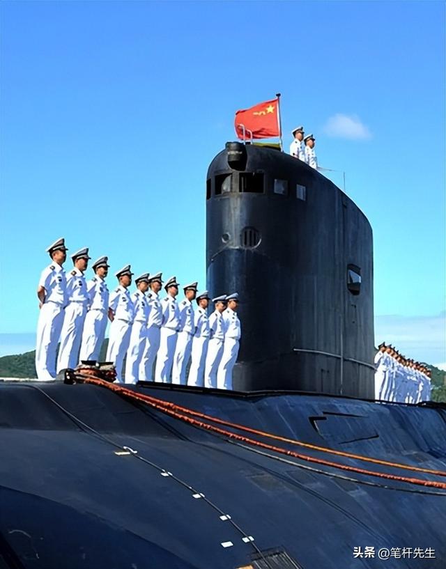 福建舰正式入列！中国弹射航母守护和平，福特号却剑指委内瑞拉