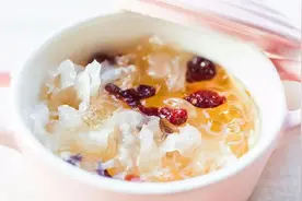 湖南一46岁女子每天一碗银耳粥，坚持1年后，身体变化怎么样了图片