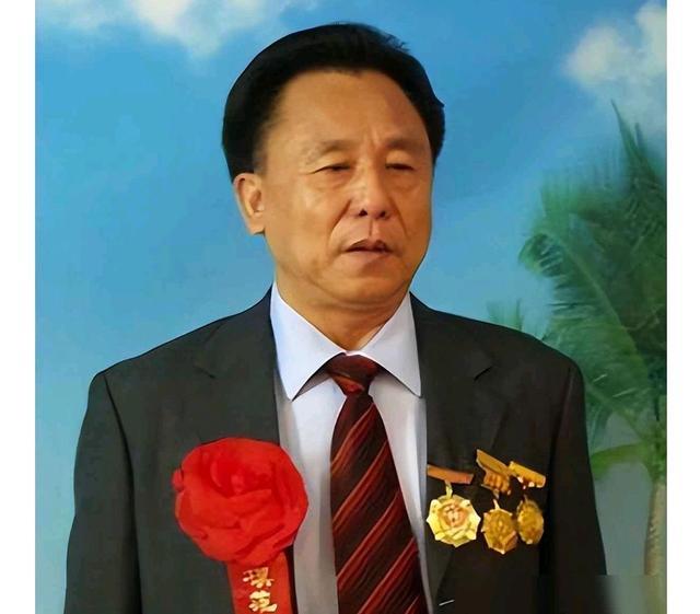 包养多名情妇，生下11个私生子，70多岁潜逃时仍要生娃！他是谁？