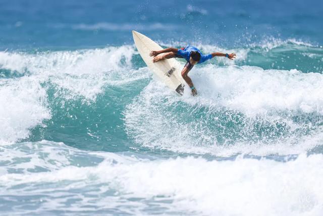 三场大赛嗨到年底!跟着冲浪赛游万宁,在暖冬里重温夏日