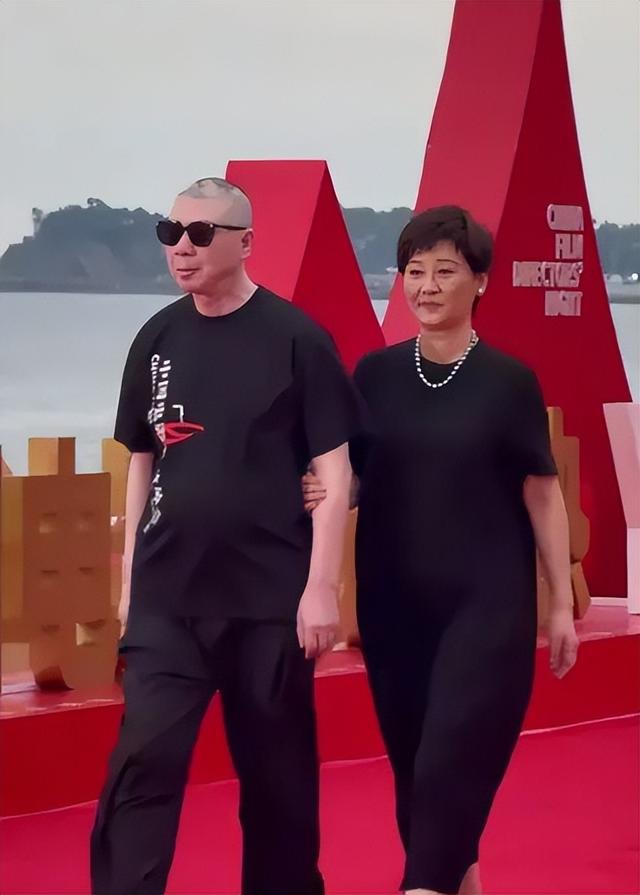和徐帆离婚传闻真相大白仅2个月，冯小刚近况曝出	，一点都不意外
