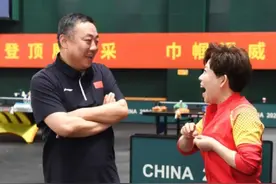 同样是探班国乒，邓亚萍和张怡宁有着三点明显不同图片