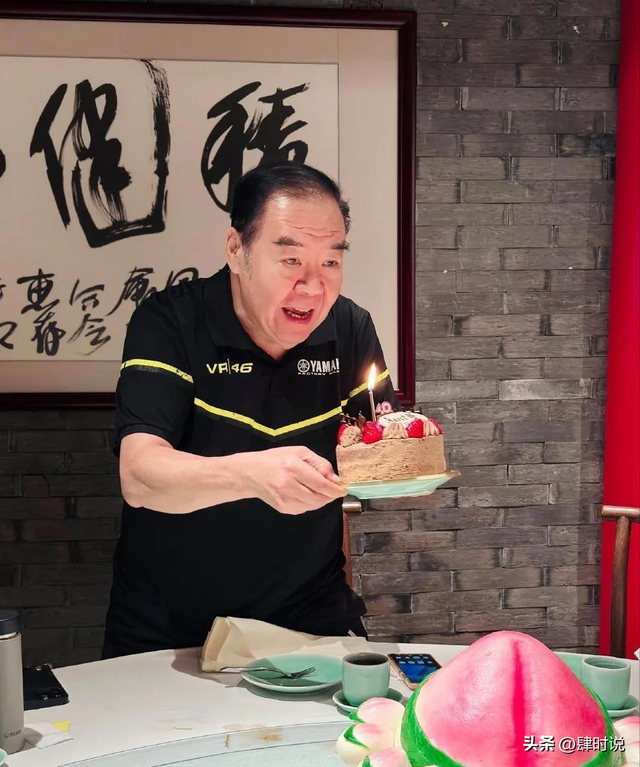 杨振宁去世仅2天，74岁“肥猫”郑则仕又被曝离世，内情让人意外