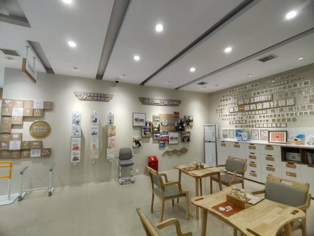 银行流量困局：咖啡店的美团之痛，揭开线下破局新思路