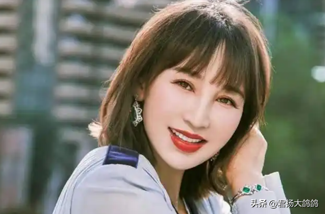 她19岁与导演私奔，在地下室裸婚连生3胎，今被丈夫用7部剧捧红