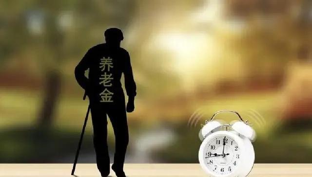 全体退休人员注意！2026年2月养老金发放时间或变化，能提前领吗