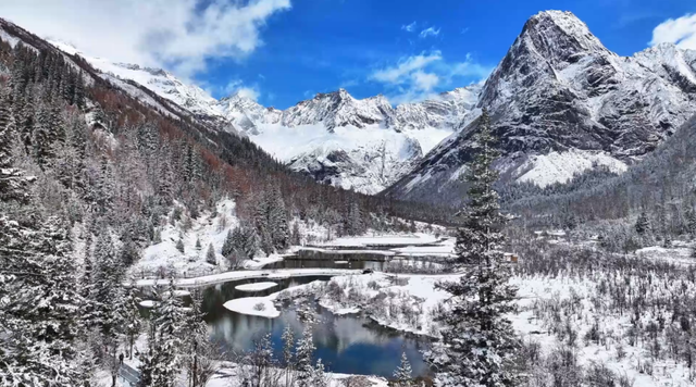 卸下秋的绚烂，赴一场四姑娘山初冬银装素裹的浪漫