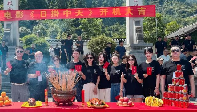 辛芷蕾凭《日掛中天》获威尼斯影后
