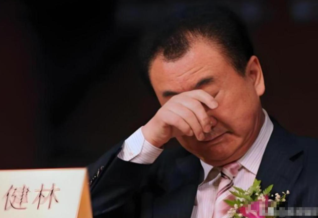 王健林跌出福布斯后又被执行！王思聪再传大丑闻，果然富不过三代