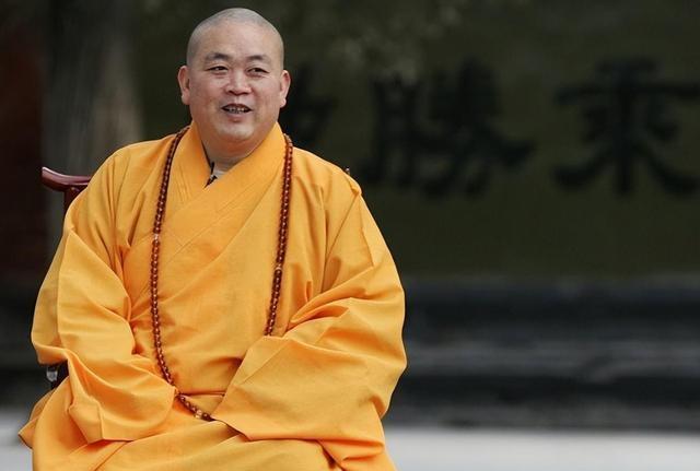 拔萝卜带泥！释永信倒台后，最惨的不是女明星，而是捐了46亿的他