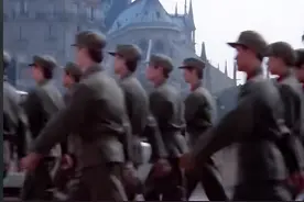 惊！法国人拍的 “抗中神剧”《解放军在巴黎》，网友神评论亮了！图片