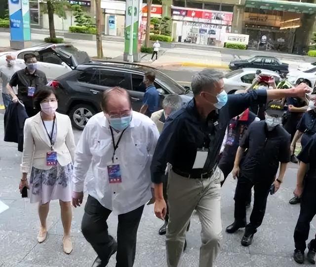 党魁选举第一场大辩论结束，郑丽文、罗智强得分，张亚中大丢分