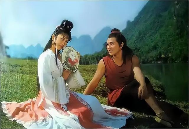 李连杰前妻黄秋燕，用双手纹出幸福人生