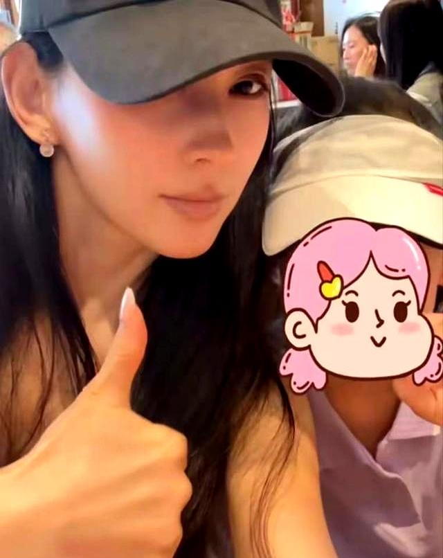 森林北原来还有儿子，难得带儿子出镜拍视频，儿子很害羞