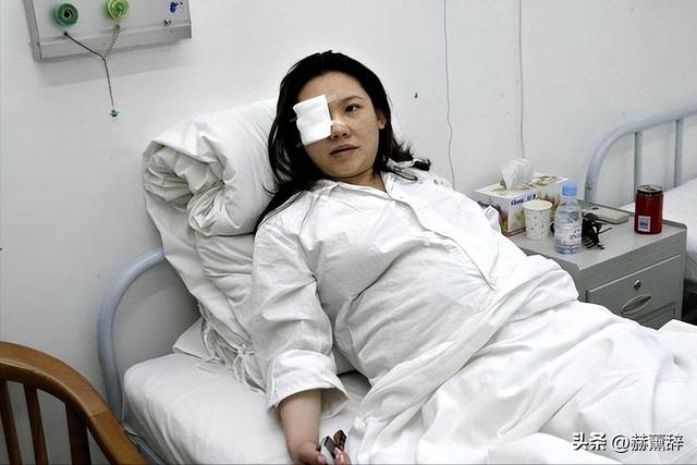 不顾形象亲日辱华，野心勃勃的赵薇露出真面目后，如今下场有多惨