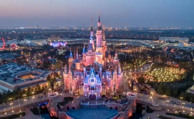 中美差距太明显！美国游客实地体验后：中国比美国厉害多了