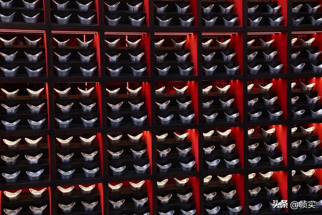 沾沾财气，千年古镇上海七宝老街惊现 “银墙” 打卡点