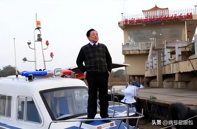 包养多名个情妇，生下11个私生子，75岁还在潜逃要生娃！他是谁？