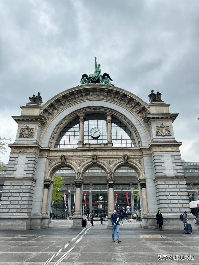 我的法意瑞之旅（八）瑞士施皮茨小镇、坐金色山口火车至卢塞恩