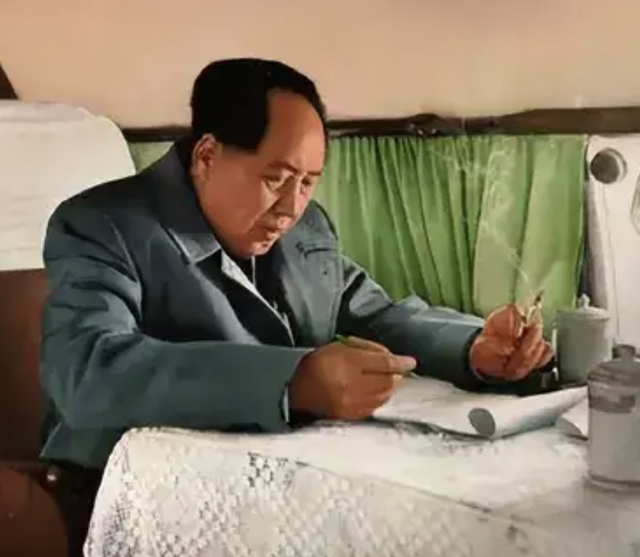 1956年，毛主席接见徐州地委书记时突然问：“四”加“南”读什么