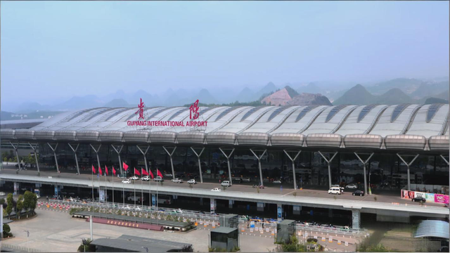 中国四省藏惊喜！打飞的比开车还香，1小时直达雪山草原