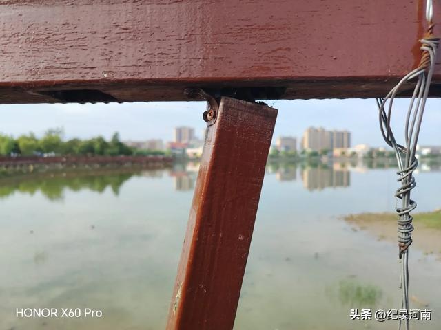 全国文明城市柘城县国家湿地公园榕湖斥巨资升级的人行栈道现状