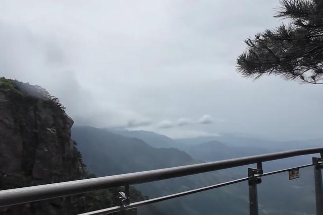 去了一趟江西武功山旅游,发了朋友圈,以为有人点赞,结果尴尬了