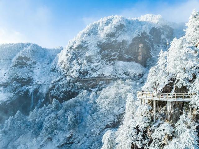 明日开票！四大摇滚乐队陪你跨年，超值席位锁定明月山跨年狂欢音乐夜！