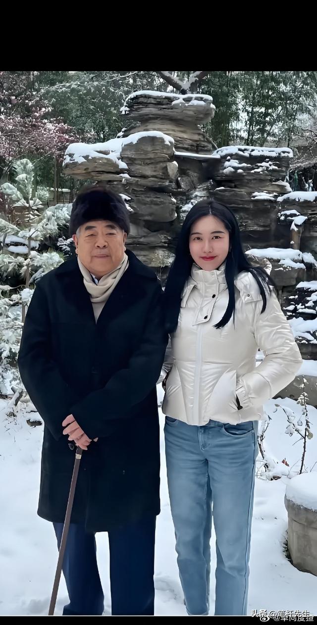 炸裂！87岁范曾被曝遭37岁娇妻做局，出轨转移财产，还和继子乱搞