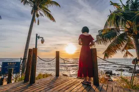 印度的奇葩风俗害死众多的花季少女,年满16岁的女孩要和牛结婚图片