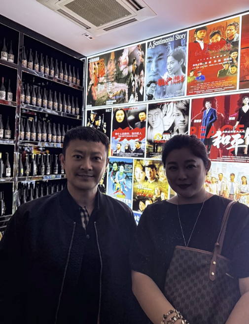 于娜印小天国庆节相聚，昔日女神变成胖大婶，印小天苍老又憔悴