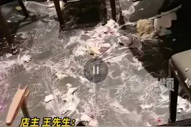 江苏南京，3桌人打蛋糕仗饭店包间糊满奶油 ，店主：收拾了两三个小时图片
