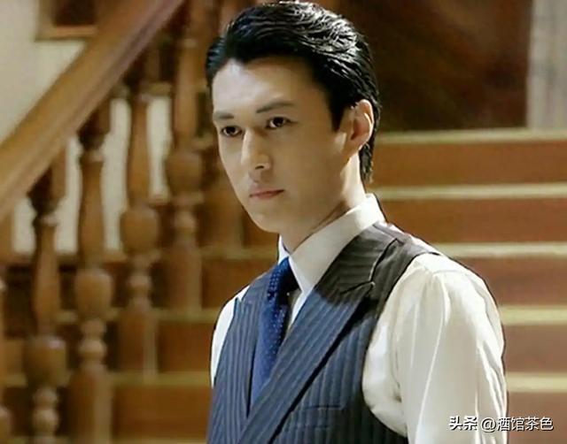她26岁成双料影后，二婚嫁靳东高龄生下两子，今48岁美得自信从容