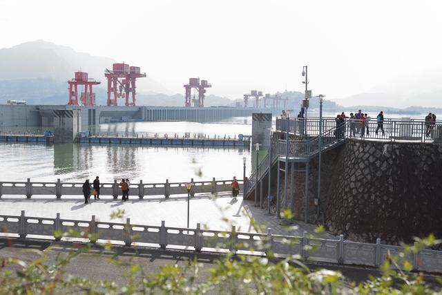 参观三峡大坝