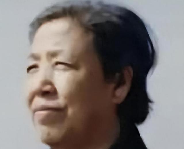 她15岁入党，18岁嫁给主席，却甚少露面，如今还健在