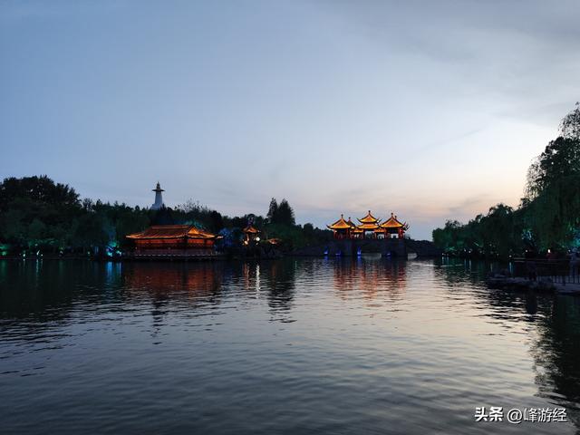 夜游瘦西湖，二十四桥明月夜，春江花月五亭桥