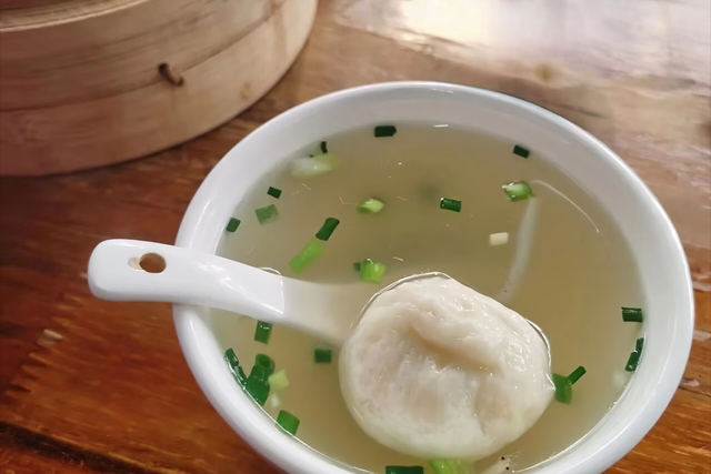 在这座太湖畔的浙北小城，我能不重样的吃上一整天