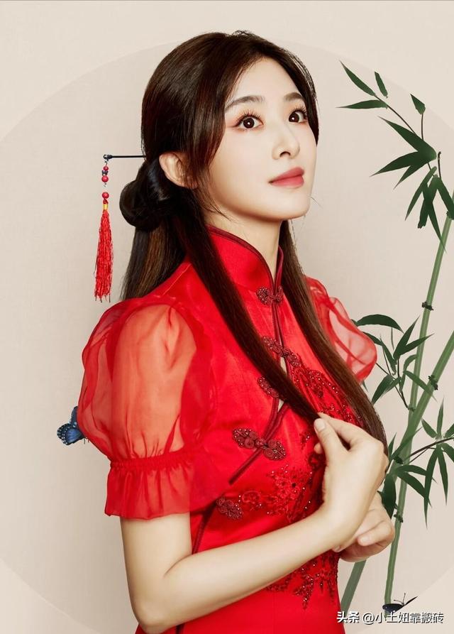 张含韵的奶欲更勾人，36岁依旧童颜，身材却饱满成熟韵味满满