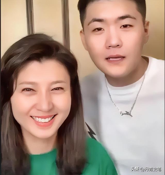 道歉不到24小时	，闫学晶再迎三大噩耗，她儿子可能30万都赚不到了