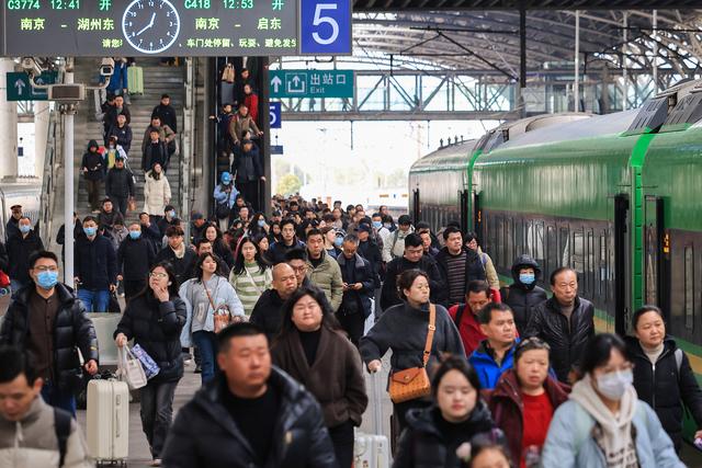 春节序曲：春运、电影、旅游都在抢镜！