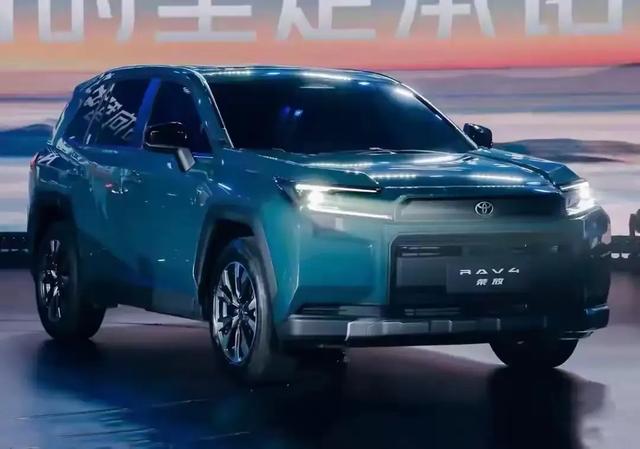 第六代RAV4荣放上市,三种动力、王牌智混 千公里续航,15.18万起
