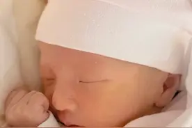 “出生就得减肥”，巨婴到底有多可怕？令人唏嘘图片