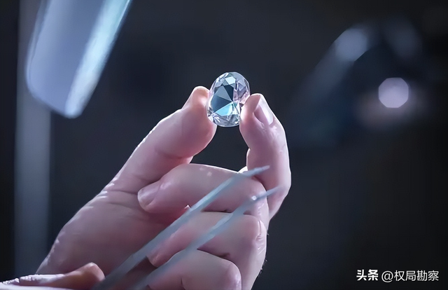 卖不动了？知名品牌巨头宣布降价	，库存堆成山，囤货者亏惨了