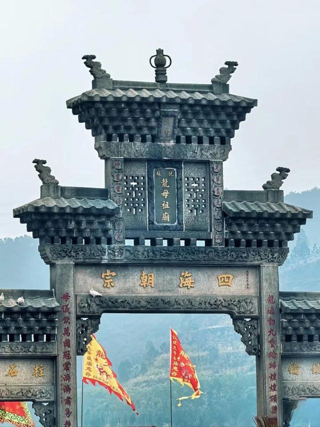 半江碧波，一城风华。这里是龙母故乡、崇德之城——德庆！