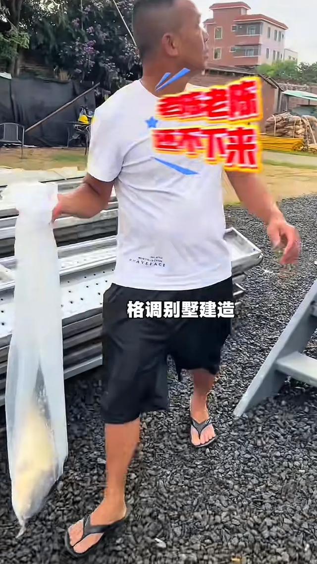 全红婵家新房进展：施工队庆祝分公司开业，全爸送上亲签毛笔字