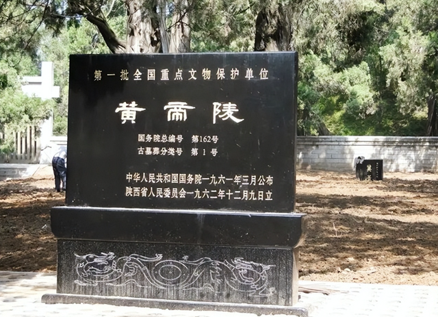 我国的龙脉上葬了三个人，一个不敢挖，一个不能动，一个挖不动