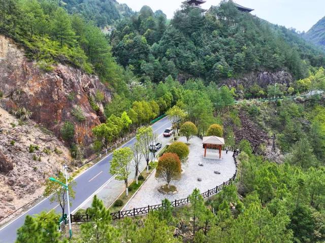 公路唤醒青山 风景变“丰景”——上饶广丰探索路旅融合赋能乡村